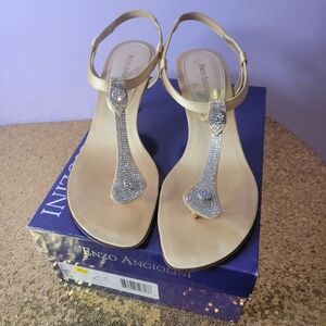 Enzo Angiolini Bling thong sandle size 8